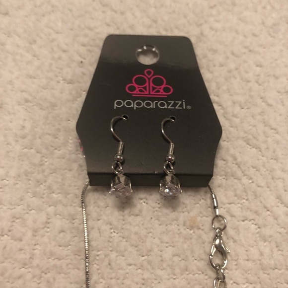 Paparazzi Double white gems with silver chain and earrings - Picture 3 of 3